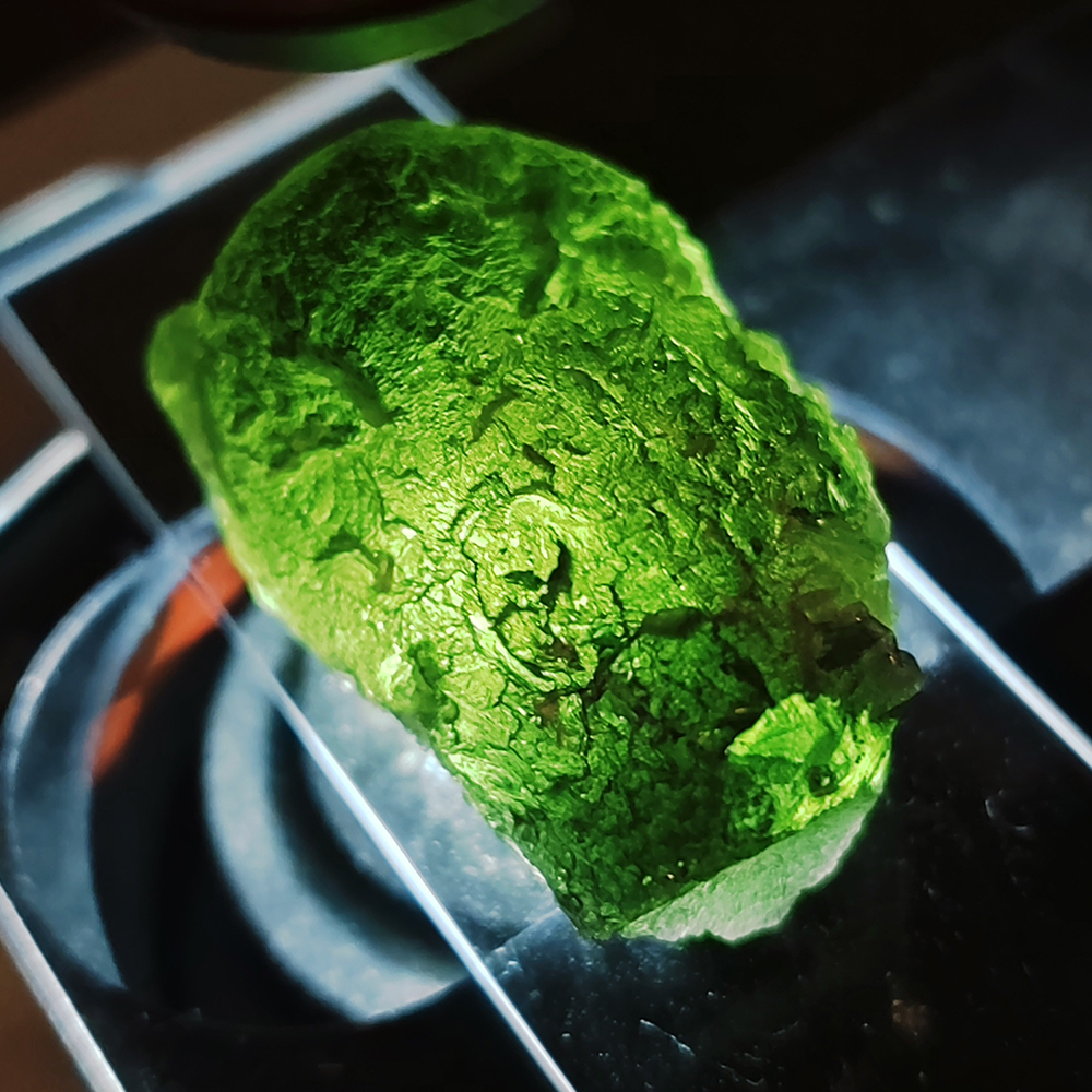 Moldavite (Brusna) 21.35g / 106.75ct faceting dream